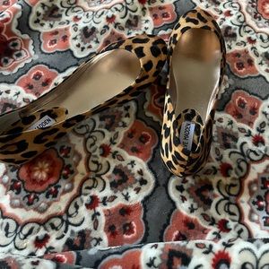 Steve Madden leopard print flats